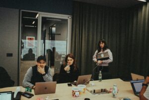 Software House Terbaik di Bali untuk Integrasi Sistem Pembayaran dengan dukungan IT consultant Bali.