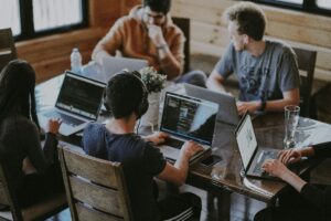 software custom untuk pertumbuhan perusahaan