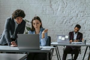 IT consultant di Bali konsultan IT untuk manajemen strategi investasi teknologi