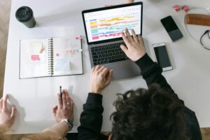 CV pengembangan perangkat lunak Bali dan penyedia layanan integrasi blockchain bisnis berdiskusi tentang teknologi masa depan