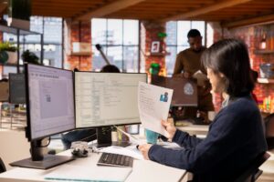 penggunaan software bisnis dalam sistem kerja digital