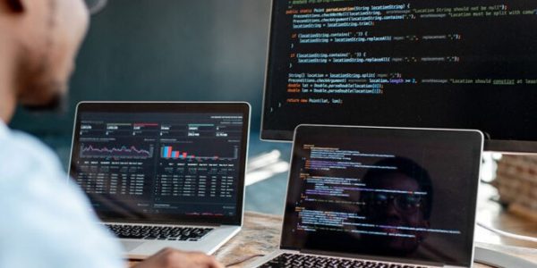 Peran Software Engineer Full Stack Project Dalam Kesuksesan Proyek Perusahaan