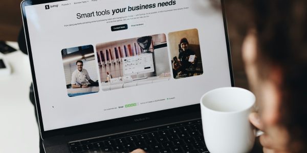 Bisnis Online Pakai Website: 5 Cara Ampuh Mendorong UMKM Tumbuh Lebih Baik di Era Digital